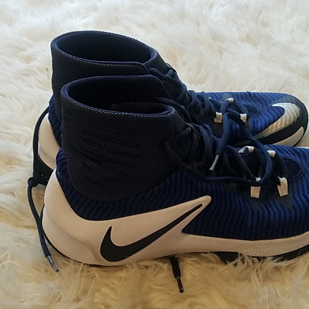Nike Basketball Shoes - Picture 3 of 3